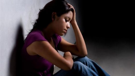 كيف تساعد ابنك المراهق على تجاوز الاكتئاب والقلق؟