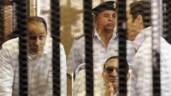 مصر: براءة مبارك في "محاكمة القرن"