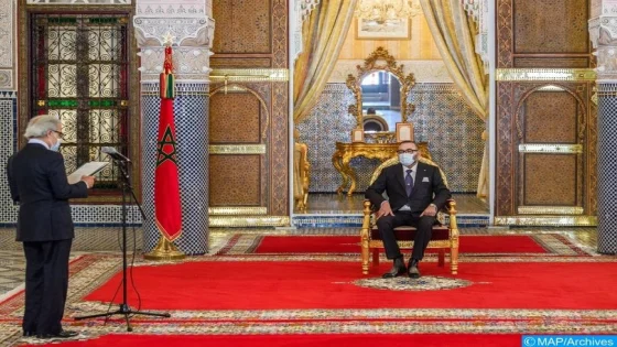 الملك يستقبل والي بنك المغرب ويتسلم التقرير السنوي للبنك المركزي